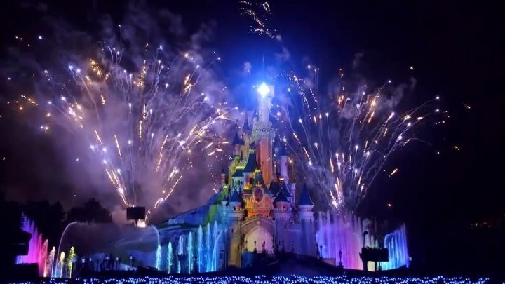 Фейерверк эмоций в парке Disneyland Париж!