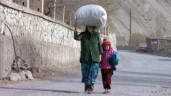 Таджикские мигранты все чаще бросают семьи на родине и остаю...