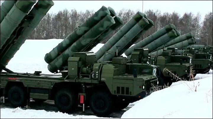 Ракетный комплекс С-400 "Триумф" заступил на боевое дежурство в Новосибирской области