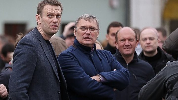 Молния! СКРЫТАЯ КАМЕРА! ​Навальный в бане с девочками продаёт Москву, о народе-быдле и бабле! ШОК! Репост!