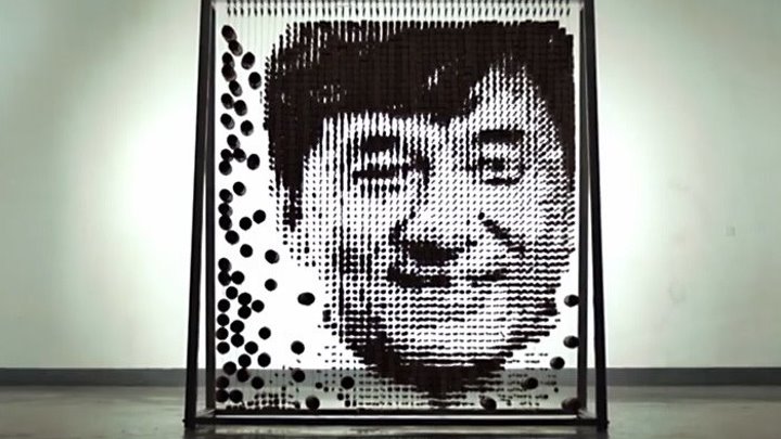 Портрет Джеки Чана из палочек для еды