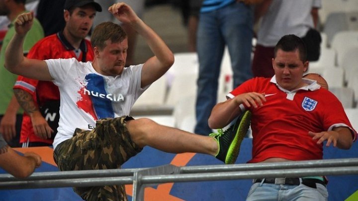 Российские и английские фанаты подрались после матча
