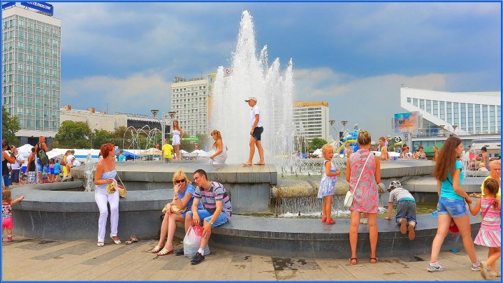 Минск - моя СТОЛИЦА! Фонтан, отдыхающие и жара за полчаса до грозы и ливня! 3 июля 2016г.