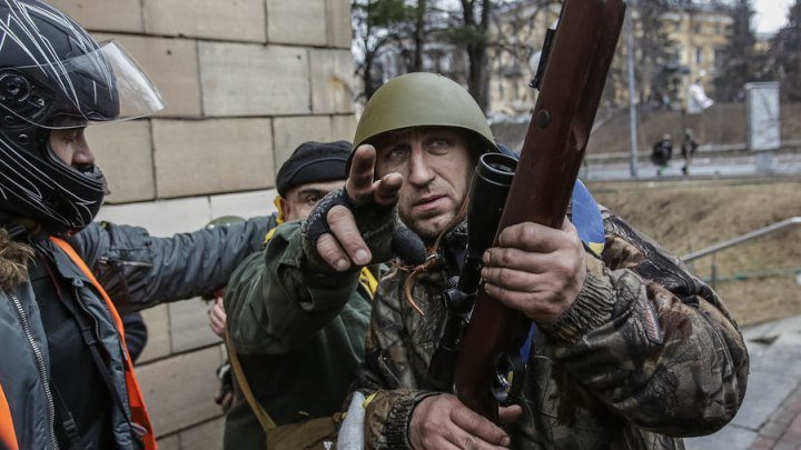 Эхо войны - оружие заполонило улицы украинских городов