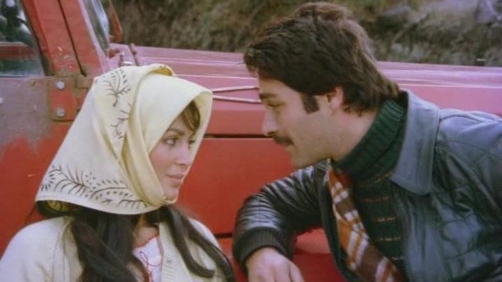 Турецкий фильм "Красная косынка"(1978год) в ролях Тюркан Шорай,Кадир Инаныр,Ахмет Мекин.