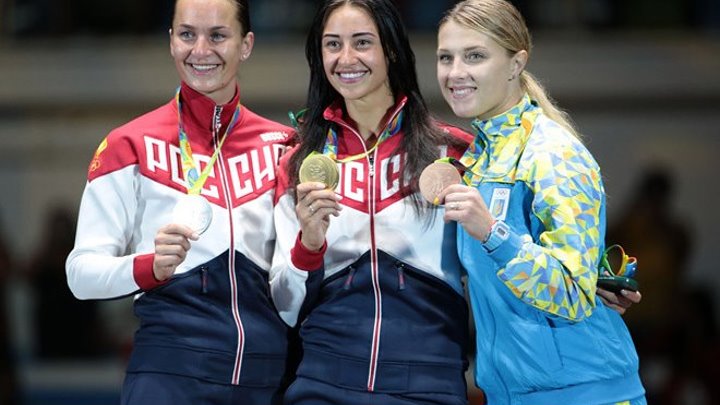 Российские саблистки завоевали золото и серебро на олимпиаде в РИО (Награждение)