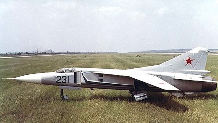 Нереально крутая модель Миг-23 с реактивным двигателем
