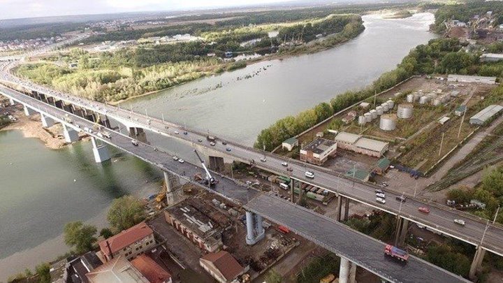 Уфа. Открылся мост через реку Белая. Длина 840 метров