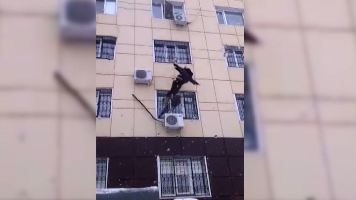 Женщина выпала из окна 4 этажа - поругалась с мужем
