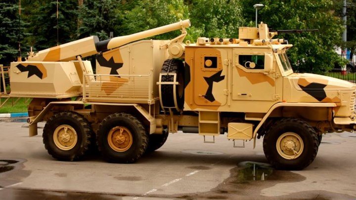«Уралвагонзавод» показал новую мобильную самоходную пушку «Флокс» для армии России
