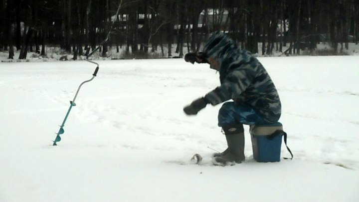 Первый лёд, рыбалка на мормышку, озеро «Белое».