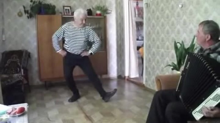 Мой Дед танцует яблочко в 75 лет! А вам слабо? )))