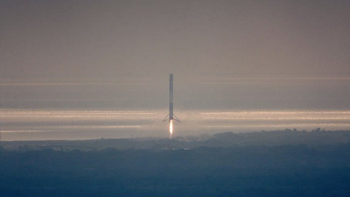 SpaceX вновь успешно посадила первую ступень ракеты Falcon 9