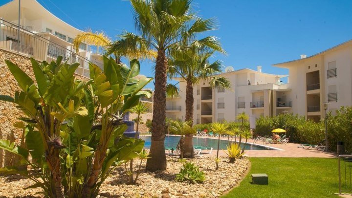 Apartment for rent with Аtlantic ocean view, pool and tennis court in Albufeira, Portuga