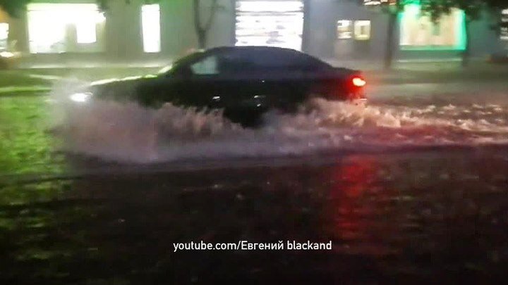 Сильный ливень подтопил Москву