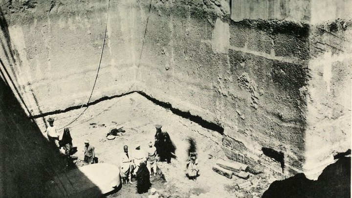 Zawyet el Aryan, Египет. С 1960 года большая часть района недалеко от Зайета Эль-Аряна была ограничена и закрыта. Археологические раскопки запрещены.