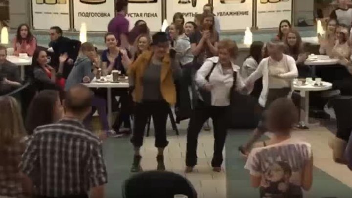 Офигеть!))) Старушки танцуют твист!! Флешмоб Flashmob