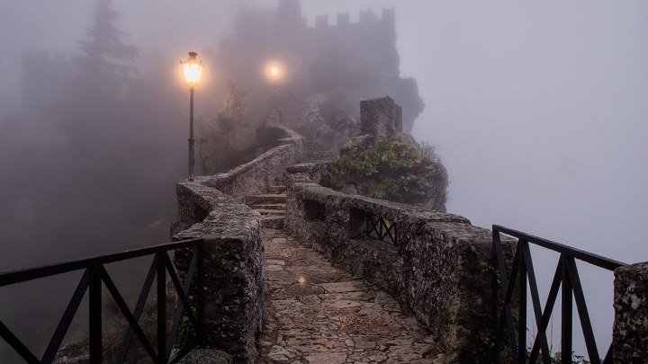Сан-Марино в тумане