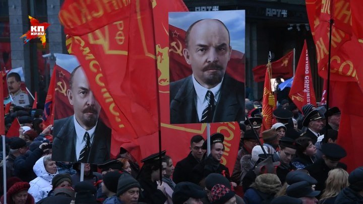 В центре Москвы прошла демонстрация в честь столетия Октябрьской революции