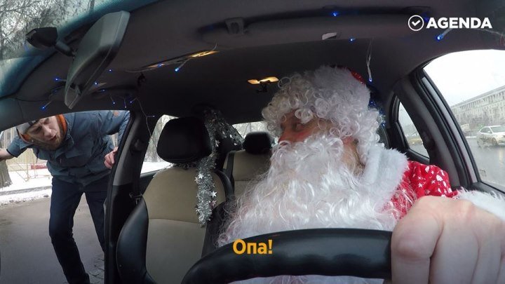 Дед Мороз работает таксистом