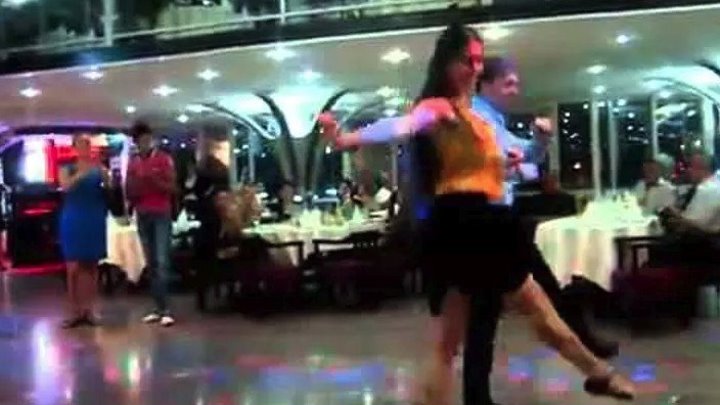 Офигенный танец Кавказских и Русских ребят !!!