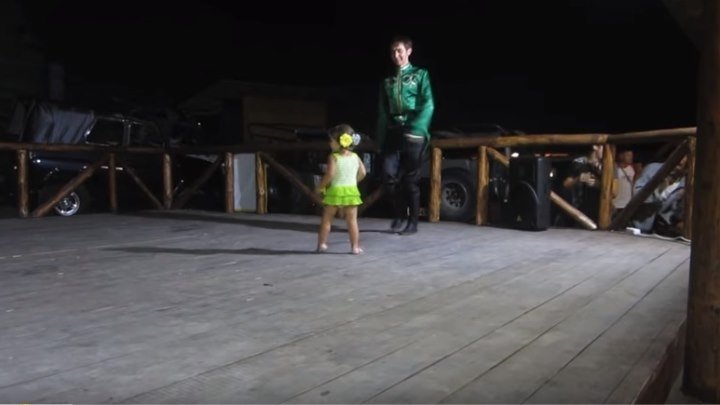 Супер!!! Маленькая девочка танцует лезгинку.