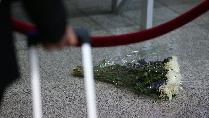 Слезы, цветы и свечи: Орск скорбит по погибшим в авиакатастрофе