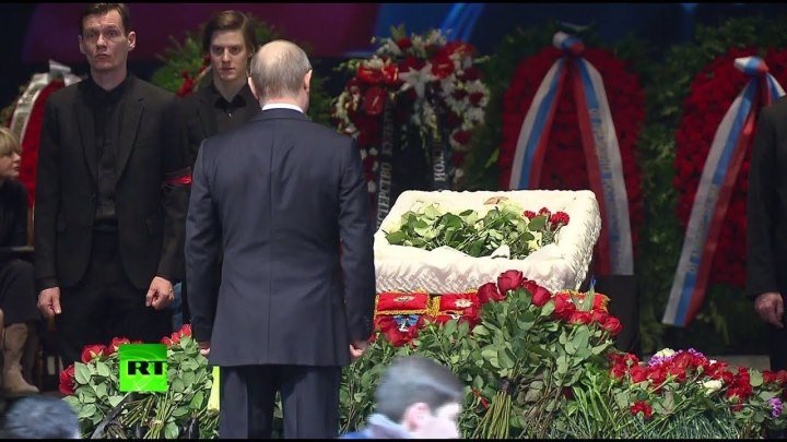 Владимир Путин принял участие в церемонии прощания с Олегом Табаковым
