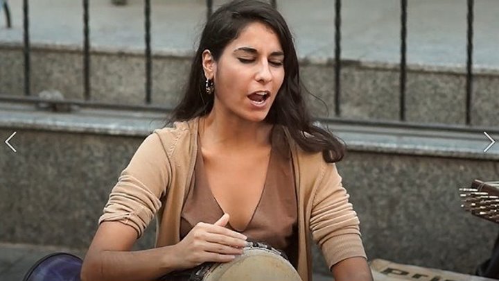 Истанбул, удивительно талантливая девушка поёт на улице