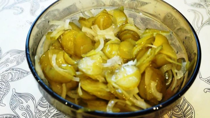 Салат из соленых огурцов и лука к отварной картошке -лучше не придумаешь. Проще не придумаешь