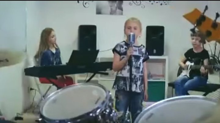 Дети поют песню Виктора Цоя-звезда по имени солнце