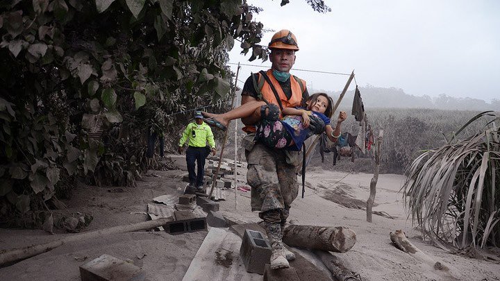 Печальная статистика: число жертв извержения вулкана Фуэго достигло 65