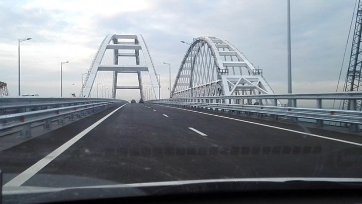 Новый путь в Крым: Пётр Шкуматов проехал по мосту через Керченский пролив