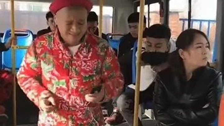 Как китаец слушал музыку в автобусе...)