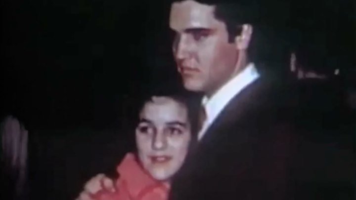 ELVIS PRESLEY – DONCHA' THINK IT'S TIME (JAN SHEPARD'S HOME VIDEO / 1958)