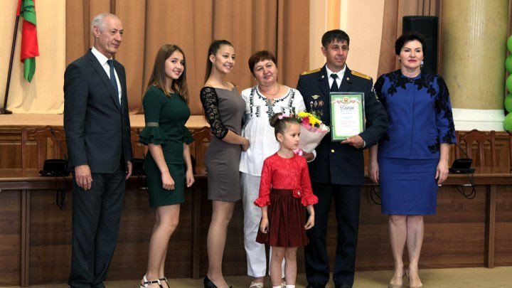 Лучшие многодетные семьи Липецкой области получили премии и подарки