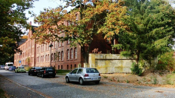 Jüterbog2.Стена Славы,здание казармы и штабов в/ч34999,38792,ДОСы 9.10.2018