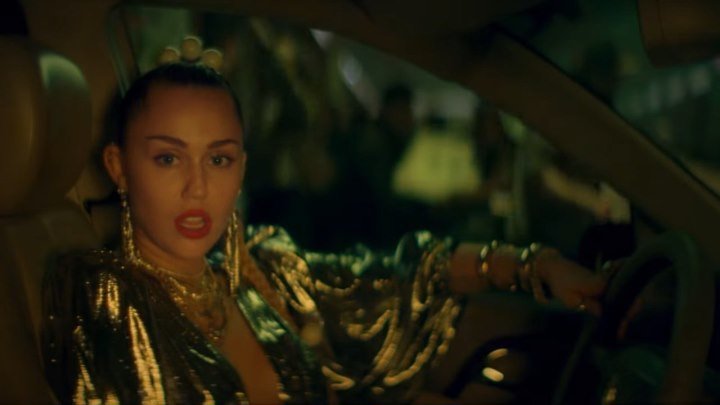 Mark Ronson ft. Miley Cyrus - Nothing Breaks Like a Heart - 2018 - Official Video - Full HD 1080p - группа Танцевальная Тусовка HD / Dance Party HD