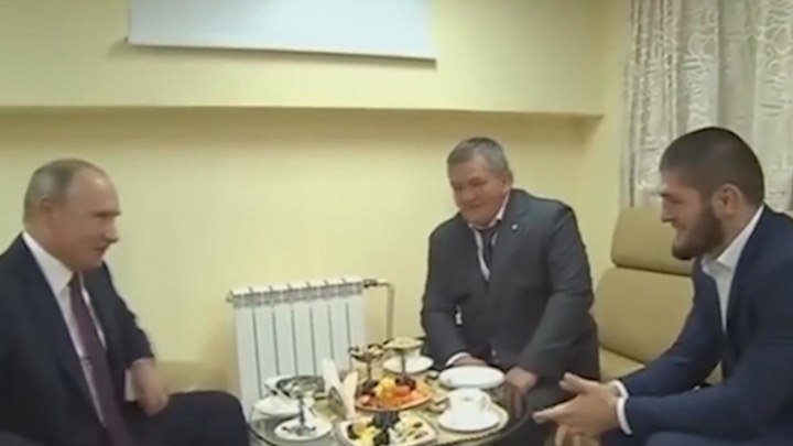 Владимир Путин встретился с Хабибом и поздравил его с победой