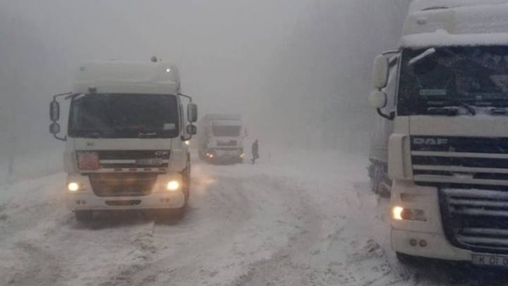 Cateva vehicule, blocate pe soseaua Chisinau - Leuseni, din cauza nametilor. Anuntul facut de INP - FOTO/VIDEO