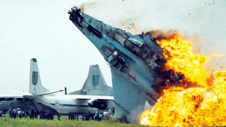 Украина не смогла скрыть, что вторым пилотом разбившегося СУ-27 был американский военный.