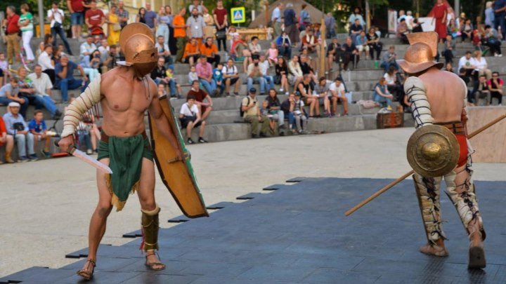 Мифы древней Греции — огненное шоу на Покровском бульваре