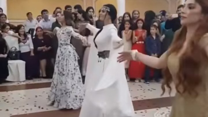 Невеста танцует на свадьбе! Как же красиво!!!