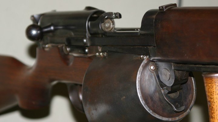 Shooting the British Farquhar-Hill rifle