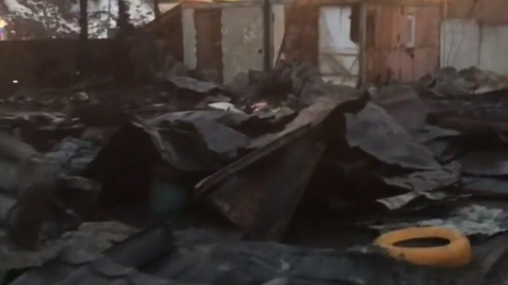 Видео с места пожара в московском приюте «Счастливый друг», где погибли около 30 животных