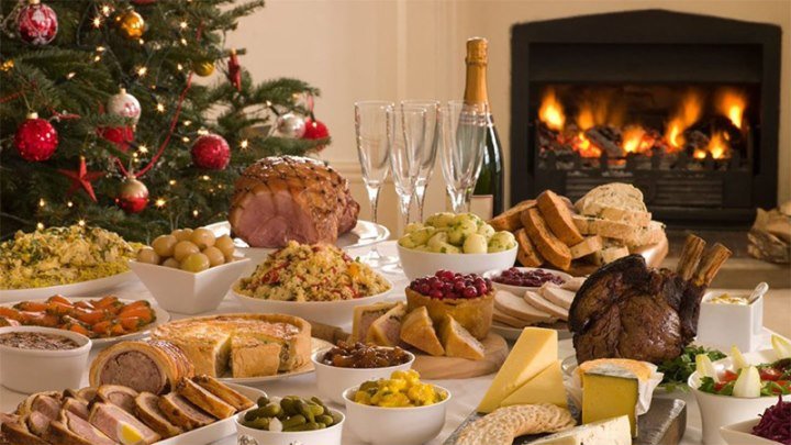 В Минздраве призвали россиян не ограничивать себя в еде в Новый год