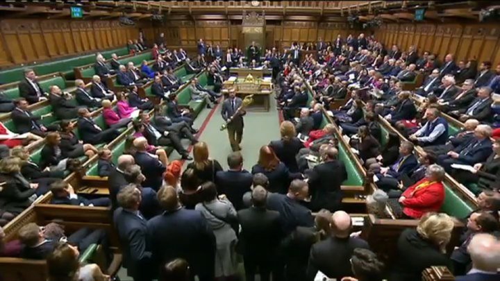 Британский депутат попытался вынести церемониальный жезл во время заседания парламента