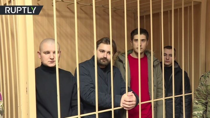 Суд продлил арест задержанным в Керченском проливе украинским морякам