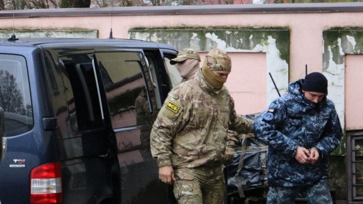 Суд арестовал первого из задержанных украинских моряков.