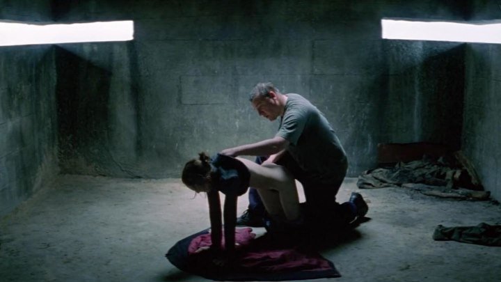 сексуальное насилие(принуждение, изнасилование,rape) из фильма: The War Zone(Зона военных действий) - 1998 год, Лара Белмонт